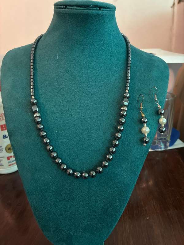 Stunning Hematite Necklace and Earrings