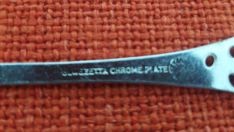 15 x Vintage EPNS plus 1 x chrome plated cake forks