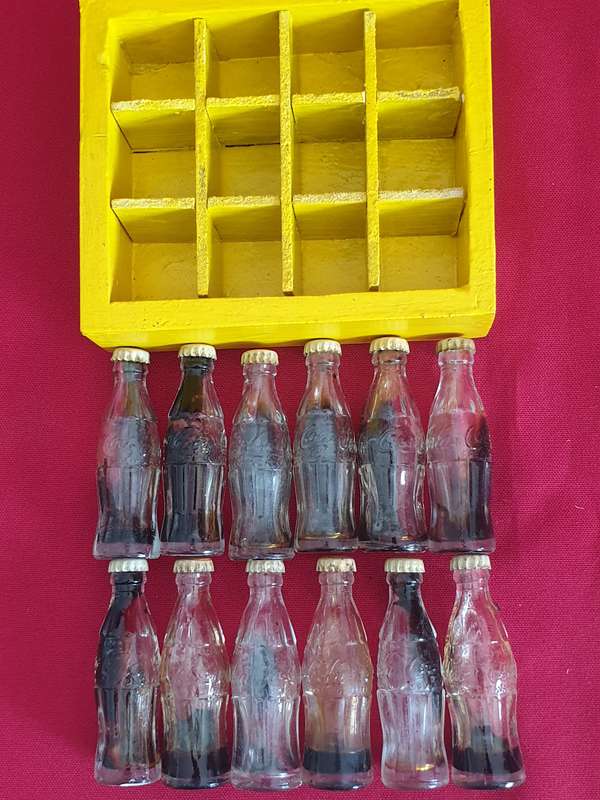 12 x vintage miniature Coca-Cola bottles in crate (only for user "Marnes")