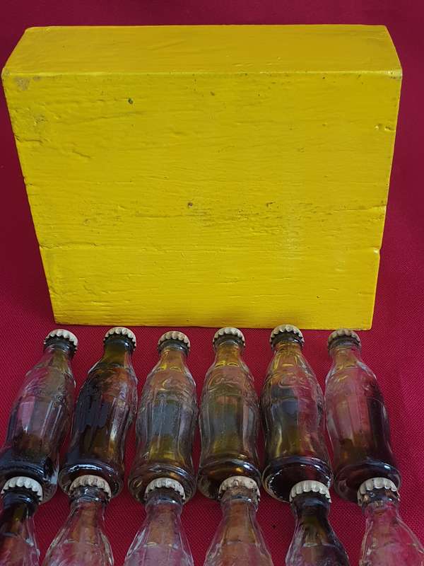 12 x vintage miniature Coca-Cola bottles in crate (only for user "Marnes")