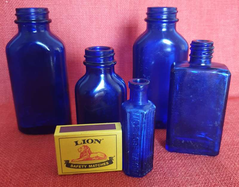 5 x Vintage cobalt blue bottles (only for user "Marnes")