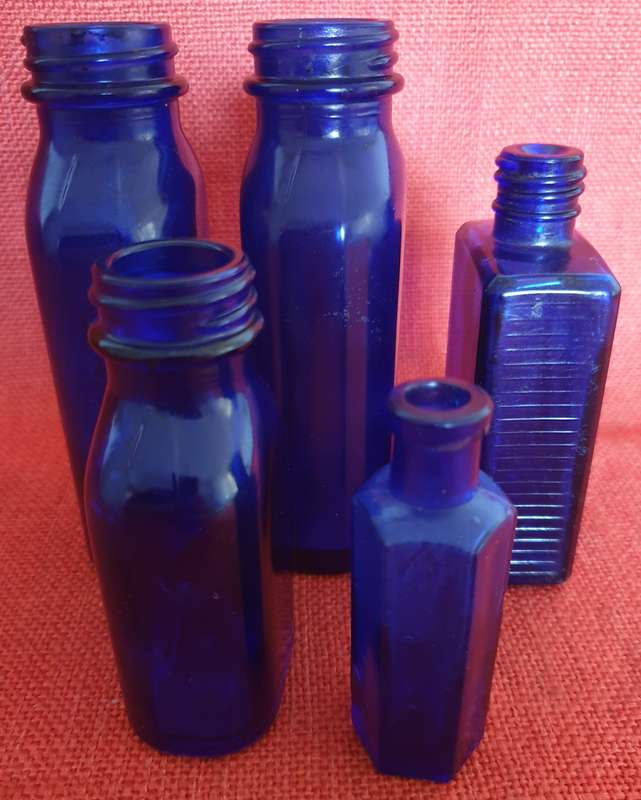 5 x Vintage cobalt blue bottles (only for user "Marnes")