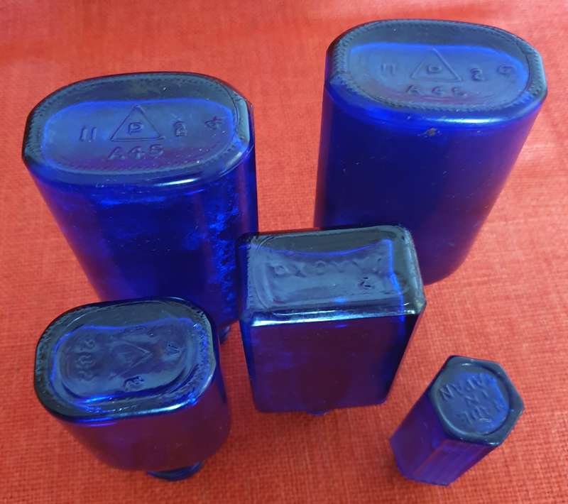 5 x Vintage cobalt blue bottles (only for user "Marnes")