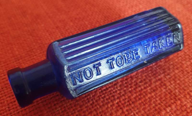5 x Vintage cobalt blue bottles (only for user "Marnes")