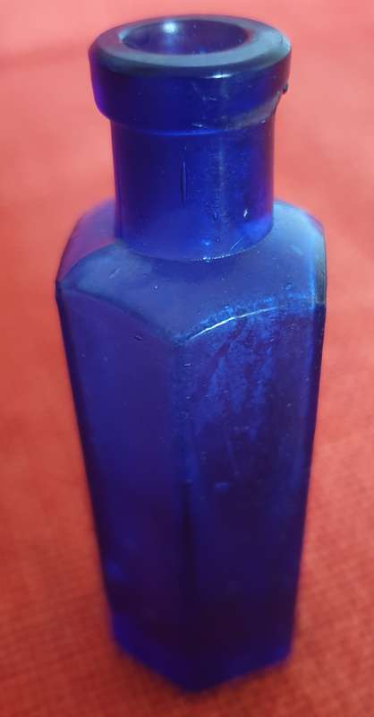5 x Vintage cobalt blue bottles (only for user "Marnes")