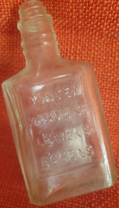 5 x Vintage Dr. Kiesow's Essence of Life/Lewens Essens bottles
