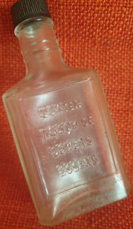 5 x Vintage Dr. Kiesow's Essence of Life/Lewens Essens bottles