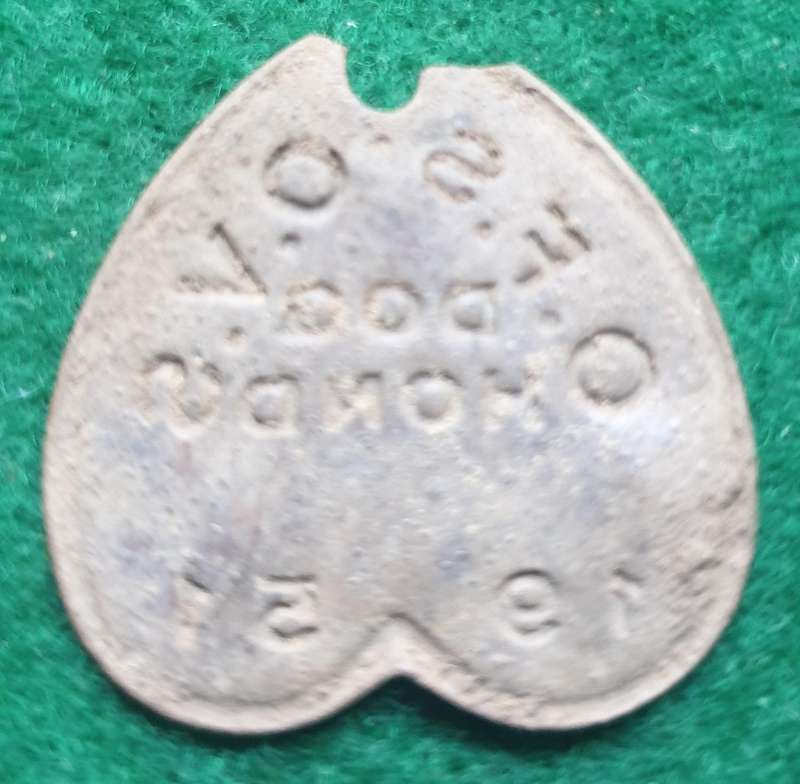 2 x Vintage OFS dog licence tags (1938 and 1951)