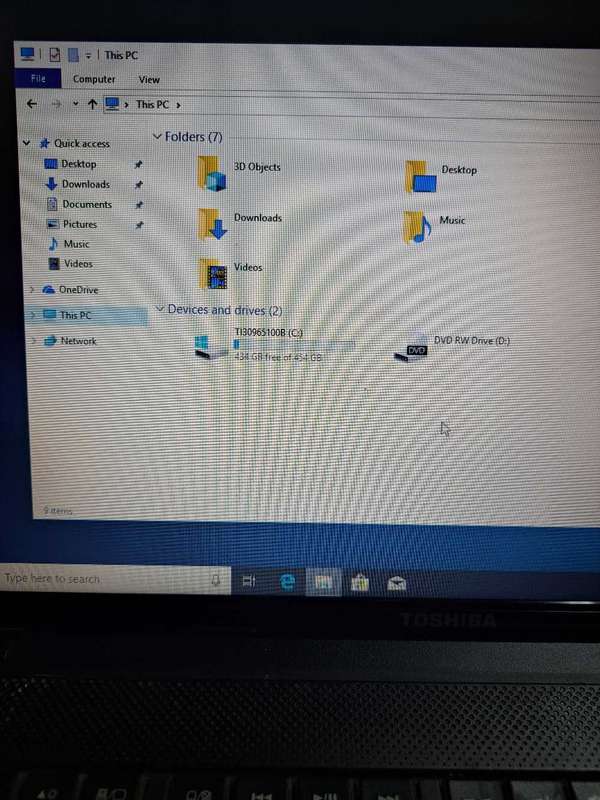 TOSHIBA Laptop