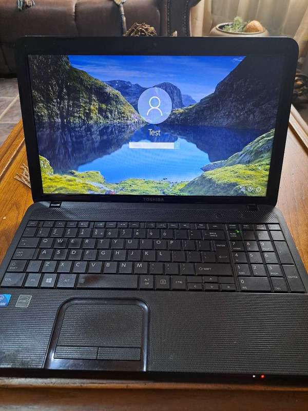 TOSHIBA Laptop