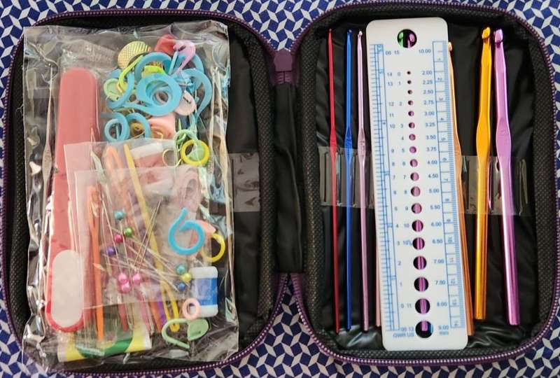 Crochet needle set