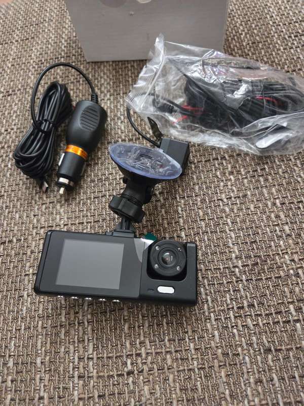 Dual View Dashcam with Reverse Camera