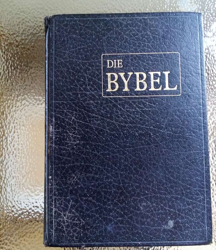 Die Bybel - Nuwe Vertaling (Afrikaans) - Hardcover Edition - slightly damaged spine