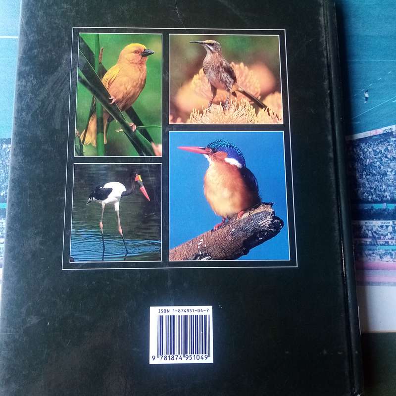 Everyones Guide to South African Birds" - Hardcover with Stunning Photography by Peter Johnson!