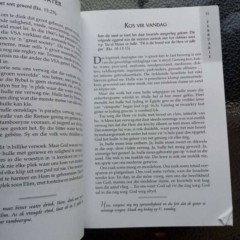 In Die Teenwoordigheid Van God: 366 Oordenkings by Izak de Villiers  Inspirational Daily Devotions