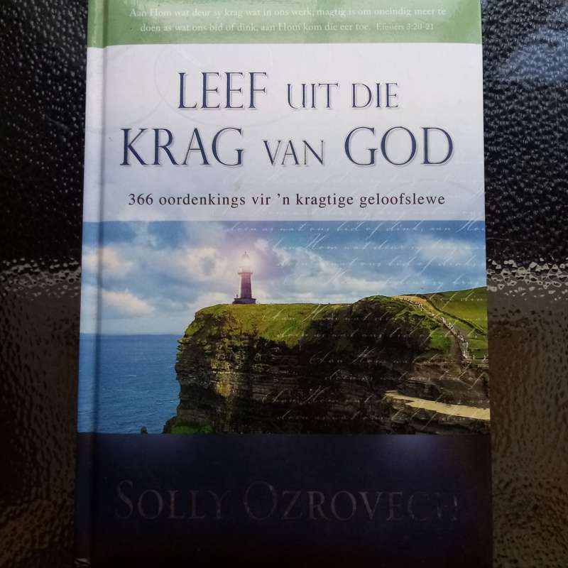 Leef Uit die Krag van God: 366 Oordenkings vir 'n Kragtige Geloofslewe  Solly Ozrovech