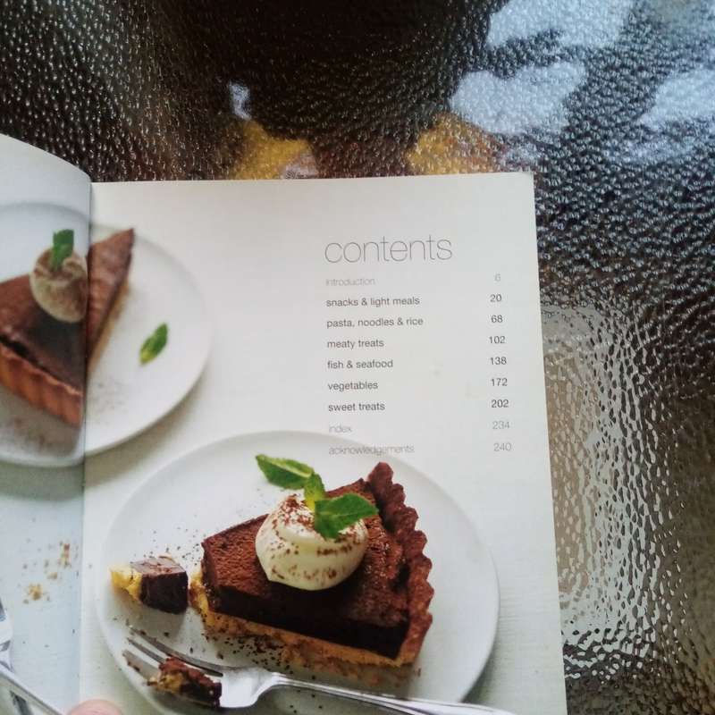 Hamlyn All Colour Cookbook: 200 Ten-Minute Meals - Quick & Easy Recipes for Busy Lives