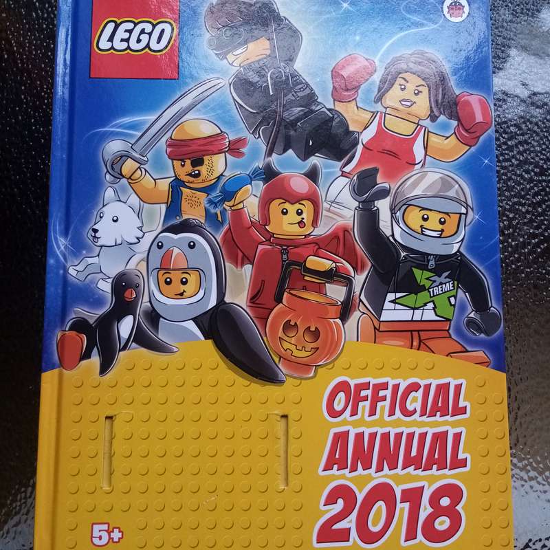LEGO Official Annual 2018: A Must-Have for LEGO Fans and Collectors