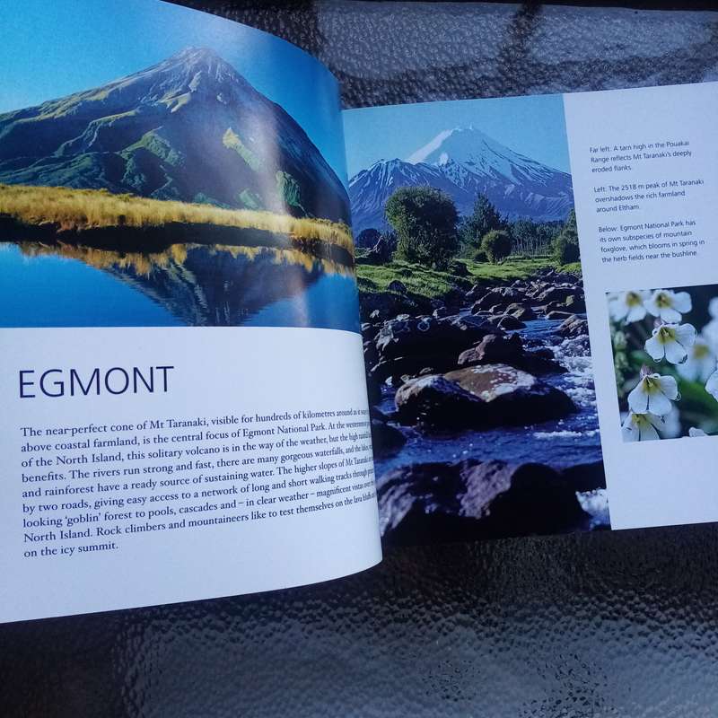 National Parks of New Zealand: A Stunning Guide by Rob Suisted