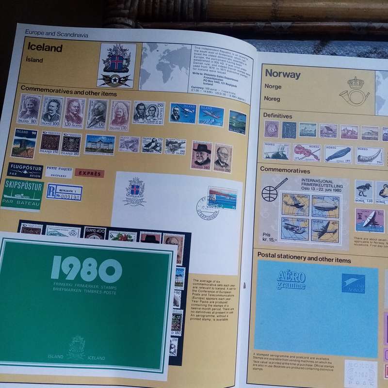 The Whole World Stamp Catalogue - Essential Guide to Current Stamps & Postal Items