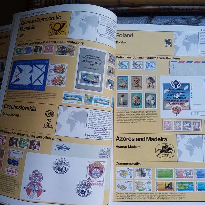 The Whole World Stamp Catalogue - Essential Guide to Current Stamps & Postal Items
