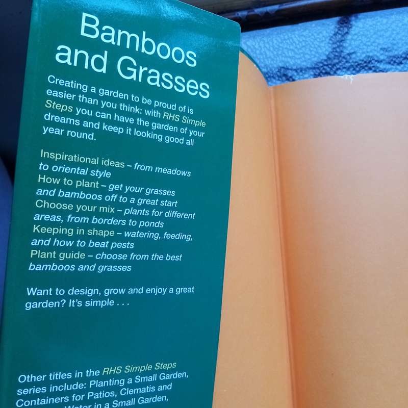 Bamboo and Grasses: A Definitive Guide from the Royal Horticultural Society