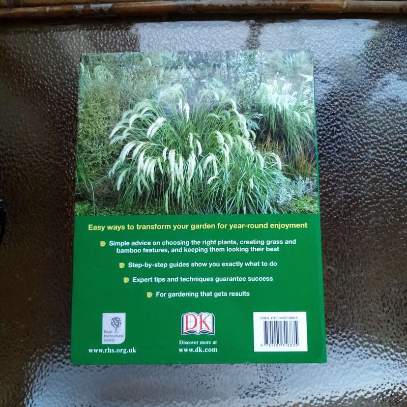 Bamboo and Grasses: A Definitive Guide from the Royal Horticultural Society