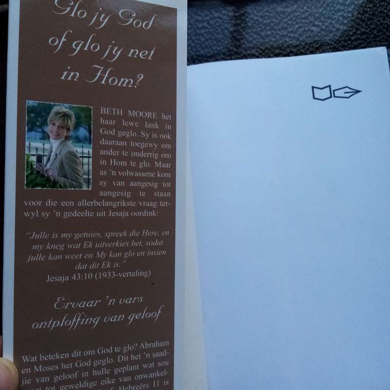 Verkwikkende Geloof: "Glo God" deur Beth Moore  Verlig Jou Geestelike Reis