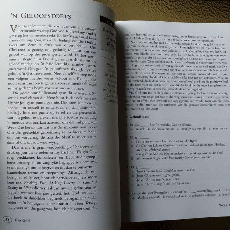 Verkwikkende Geloof: "Glo God" deur Beth Moore  Jou Geestelike Reis Verlig