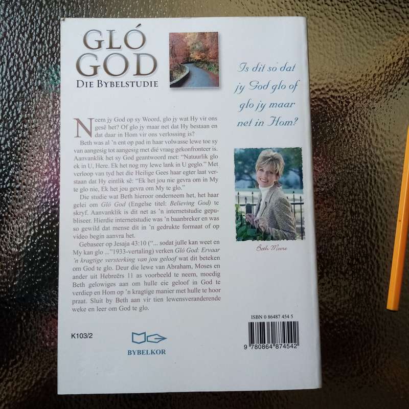 Verkwikkende Geloof: "Glo God" deur Beth Moore  Jou Geestelike Reis Verlig
