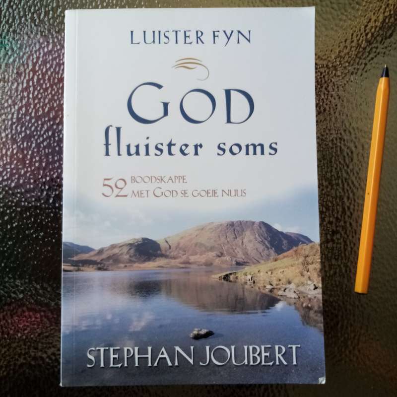 Luister fyn: God fluister soms : 52 boodskappe met God se goeie nuus - Stephan Joubert