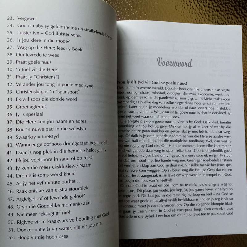 Luister fyn: God fluister soms : 52 boodskappe met God se goeie nuus - Stephan Joubert