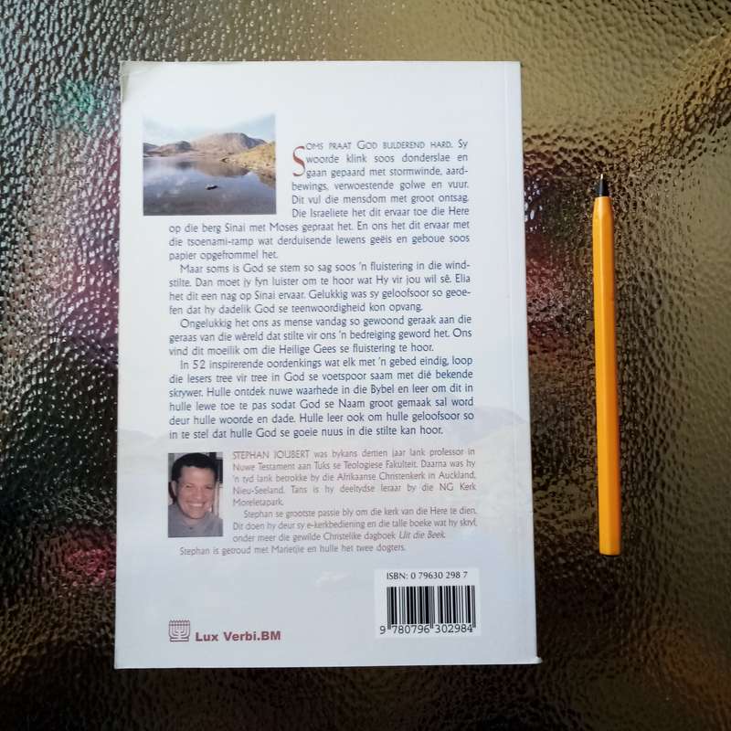 Luister fyn: God fluister soms : 52 boodskappe met God se goeie nuus - Stephan Joubert
