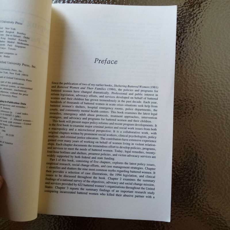 Helping Battered Women by Albert R. Roberts - Innovative Strategies for Support
