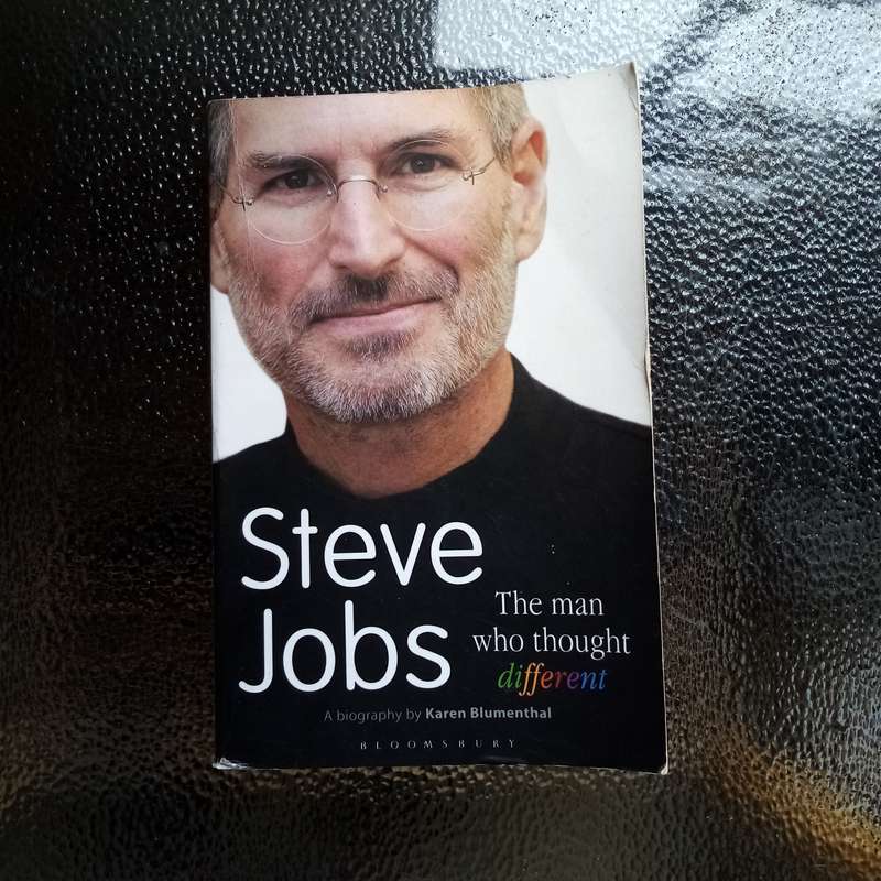 Steve Jobs: The Man Who Thought Different - An Inspiring Biography!