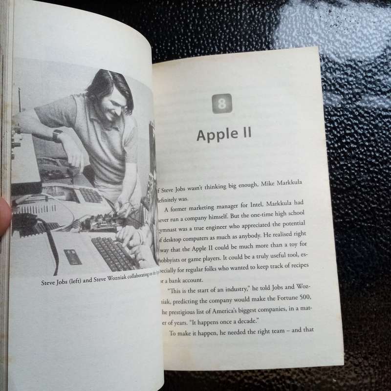 Steve Jobs: The Man Who Thought Different - An Inspiring Biography!