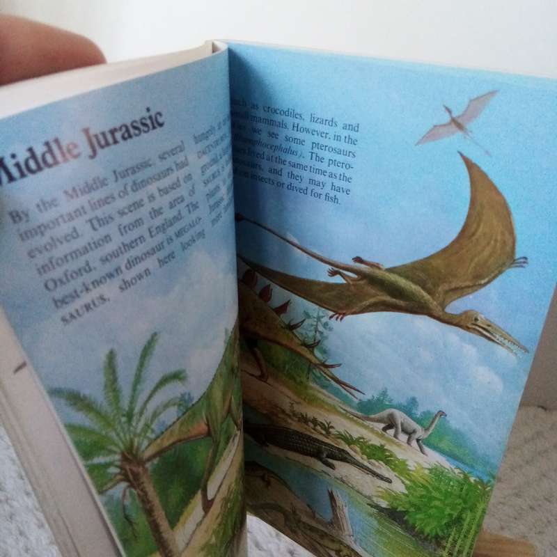 Pocket Dinosaurs by Michael Menton: A Fun and Fascinating Guide to Prehistoric Creatures