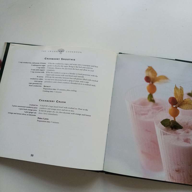 The Cranberry Cookbook: Fresh & Flavorful Recipes - From Classic Dishes to Creative Twists