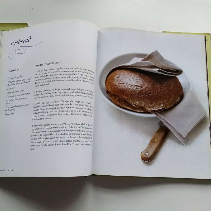 Hardcover Guide to Bread Making: Fresh Artisan Breads, Recipes & Techniques for All Skill Levels