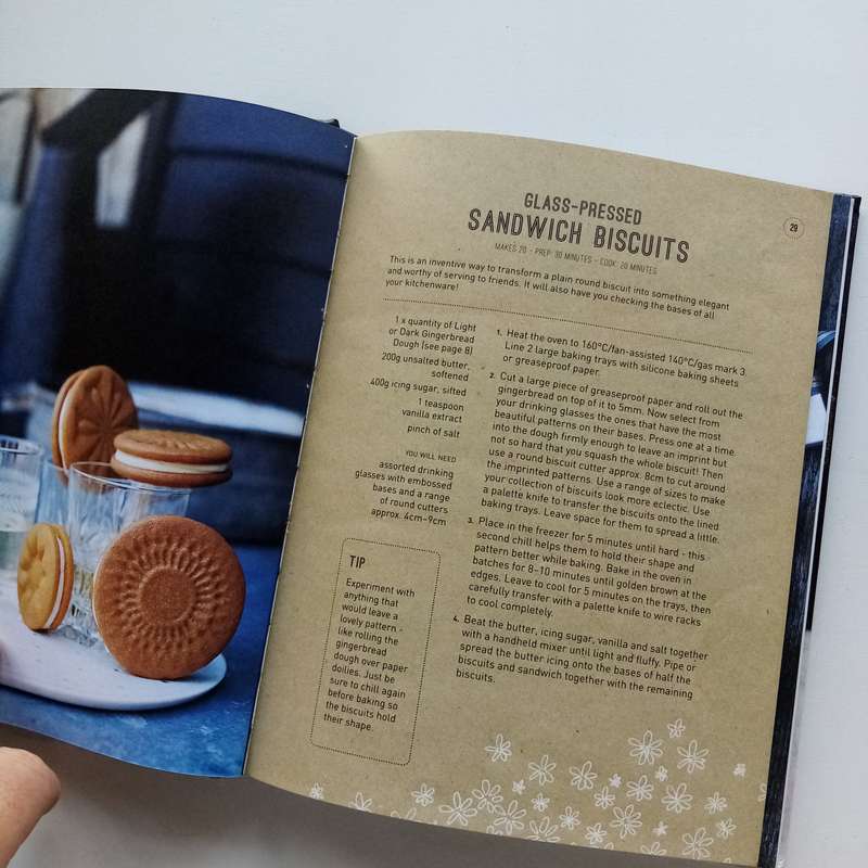 Gingerbread Wonderland by Mima Sinclair - 30 Magical Houses, Biscuits & Festive Bakes