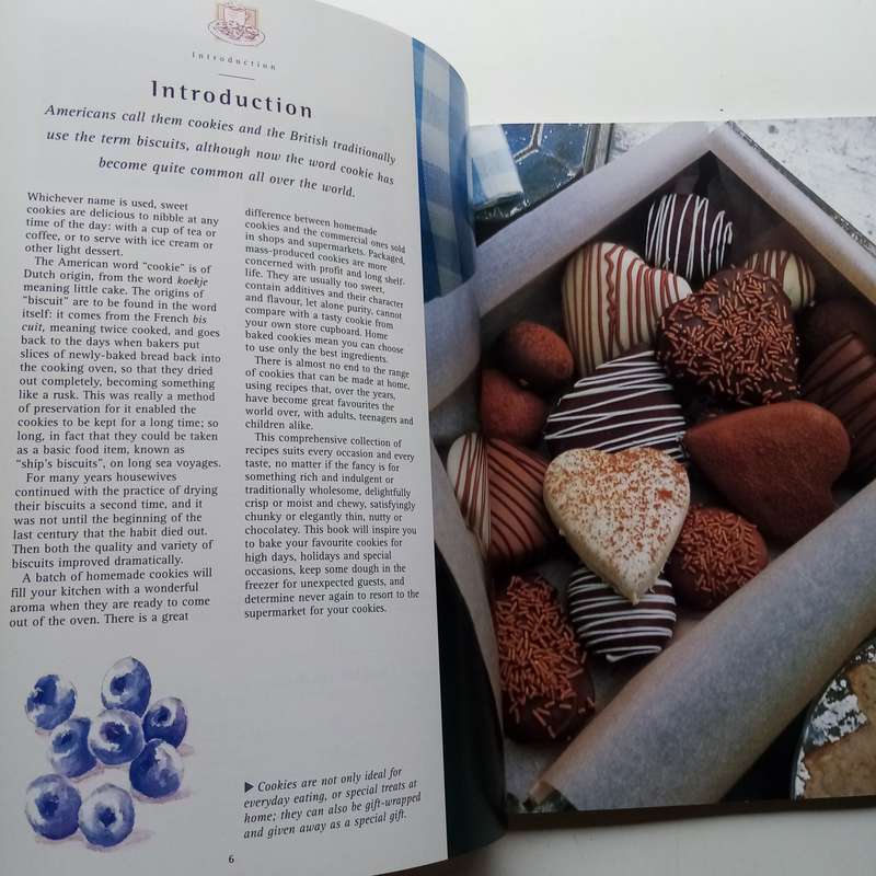 Fabulous Cookies by Hilaire Walden  Over 100 Delicious Recipes for Cookie Lovers
