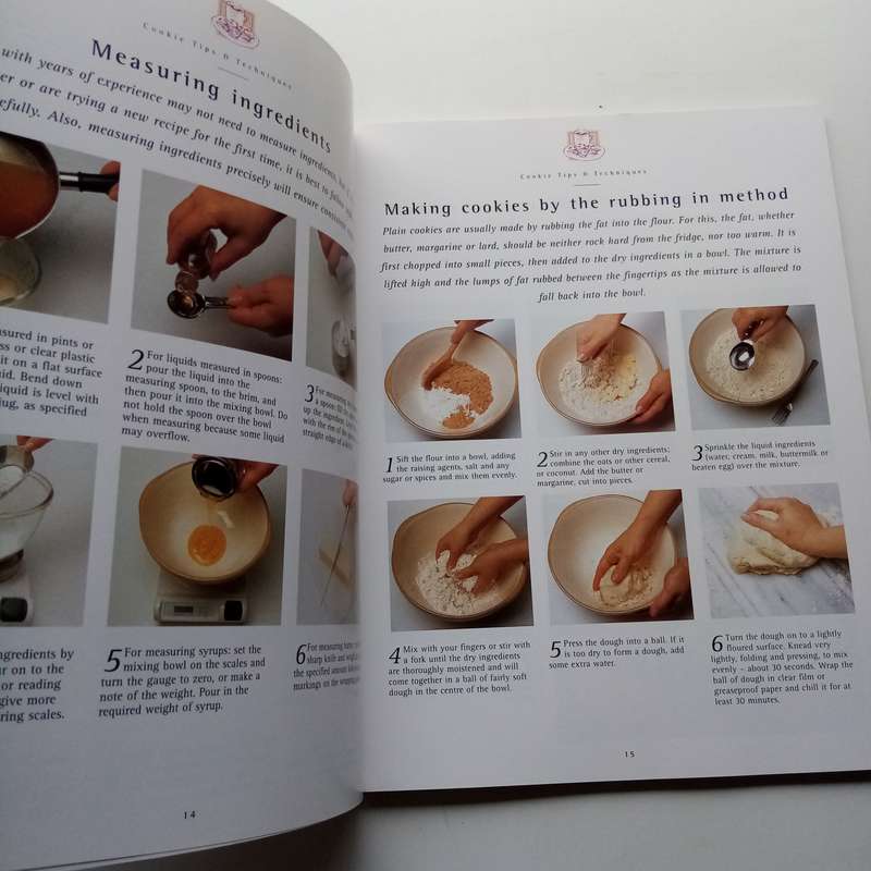 Fabulous Cookies by Hilaire Walden  Over 100 Delicious Recipes for Cookie Lovers
