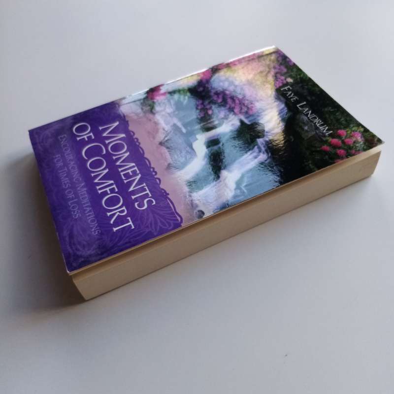 Moments of Comfort - Encouraging Meditations for Loss and Healing