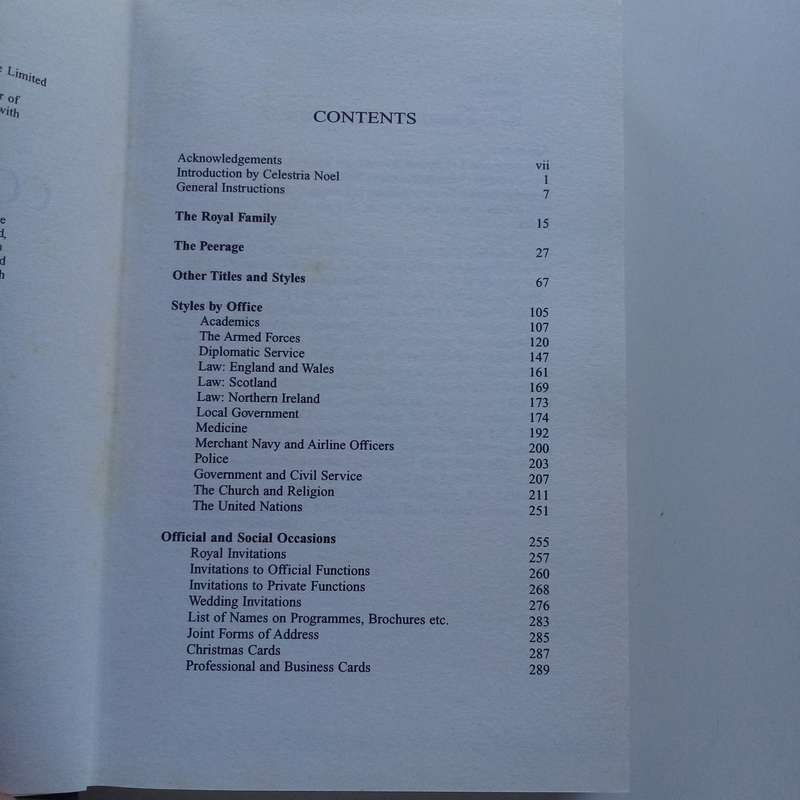 Debrett's Correct Form by Celestria Noel - The Ultimate Guide to British Etiquette (Hardback)