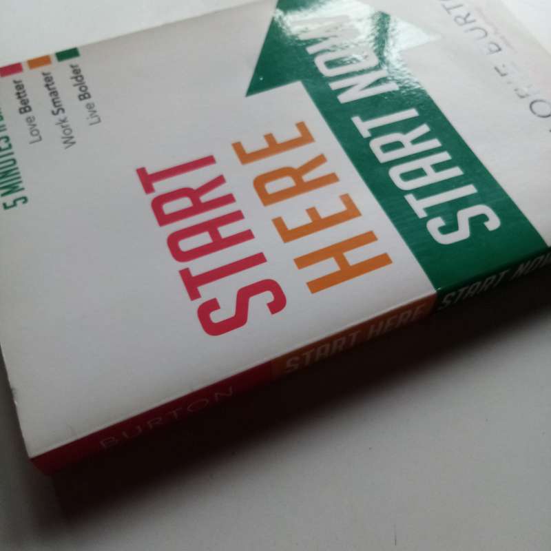 Start Here, Start Now: 5 Minutes a Day to Love Better, Work Smarter, Live Bolder  Valorie Burton