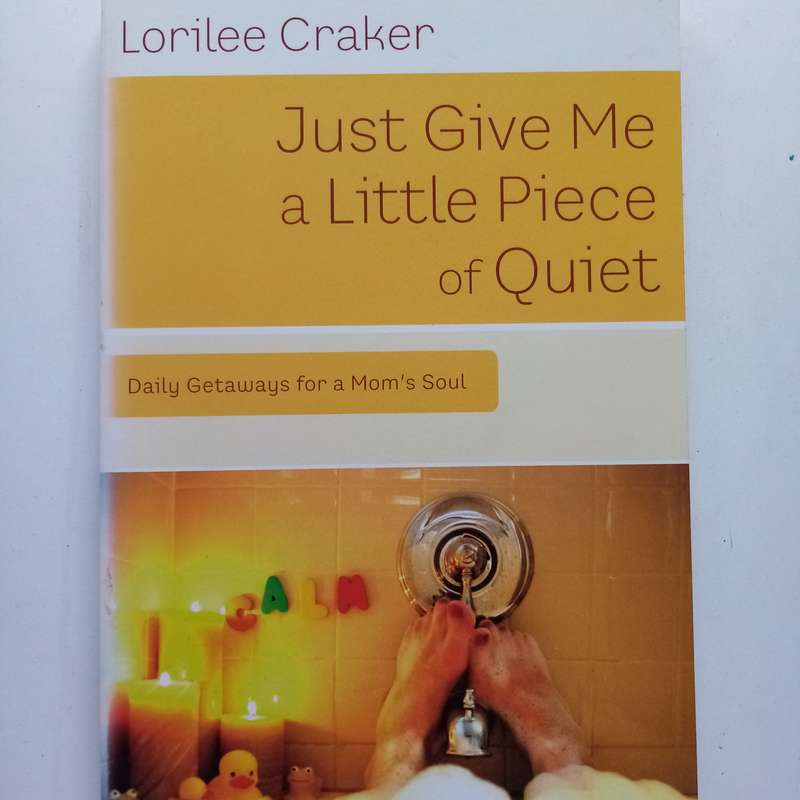 Just Give Me a Little Piece of Quiet: Daily Getaways for a Mom's Soul  Lorilee Craker
