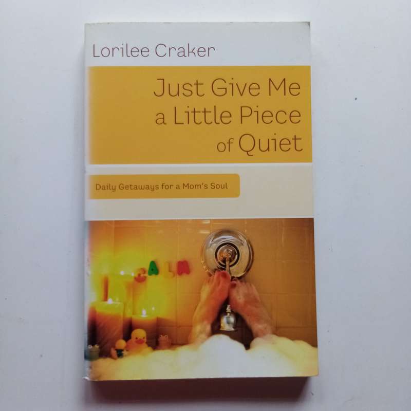 Just Give Me a Little Piece of Quiet: Daily Getaways for a Mom's Soul  Lorilee Craker