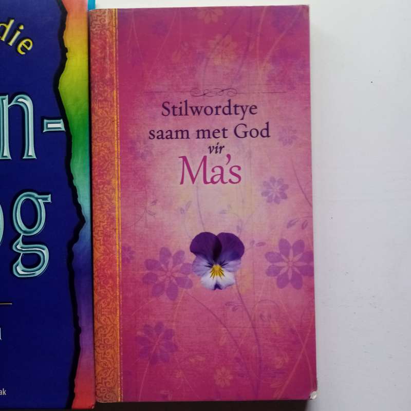 Christelike Boeke Bundel  Nina Smit Devotional, Kyk na die Reënboog, & Stilwordtye saam met God