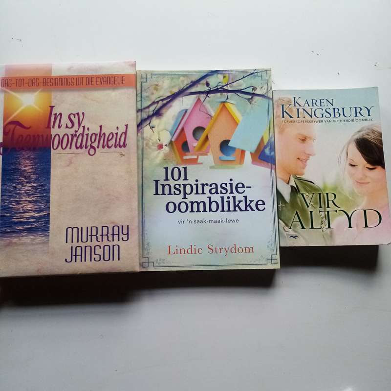 Christelike Boeke Bundel  In Sy Teenwoordigheid, 101 Inspirasie Oomblikke, & Vir Altyd