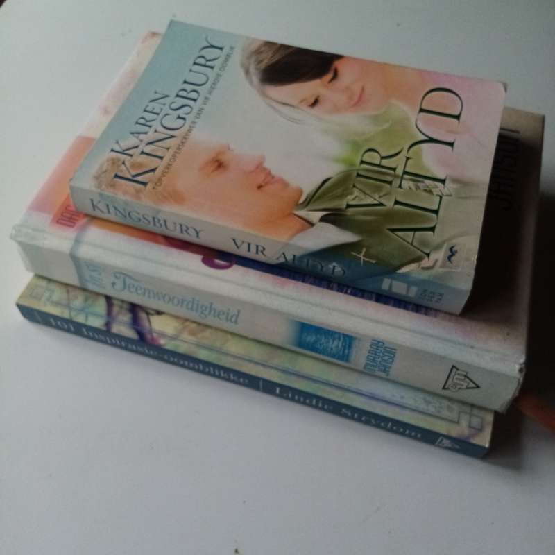 Christelike Boeke Bundel  In Sy Teenwoordigheid, 101 Inspirasie Oomblikke, & Vir Altyd
